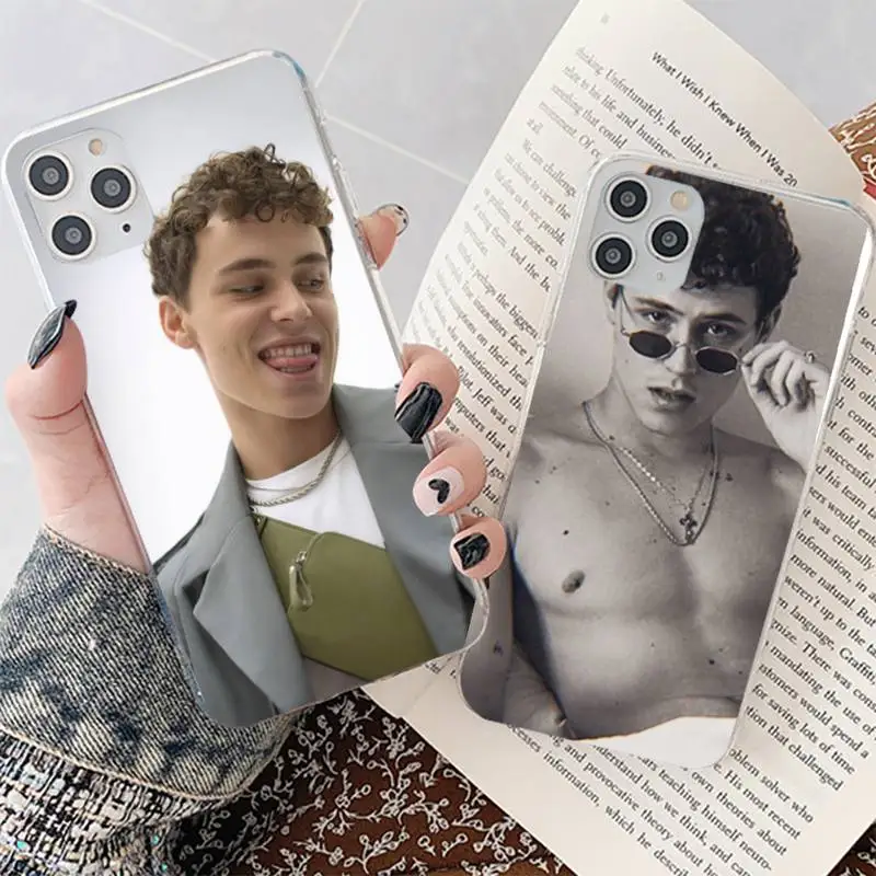 Aron Piper : acteur espagnol pour iPhone. – Test et Avis