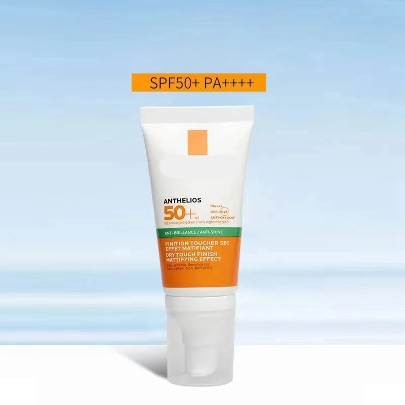 « Crème solaire matifiante avec protection SPF50+ » – Test et Avis