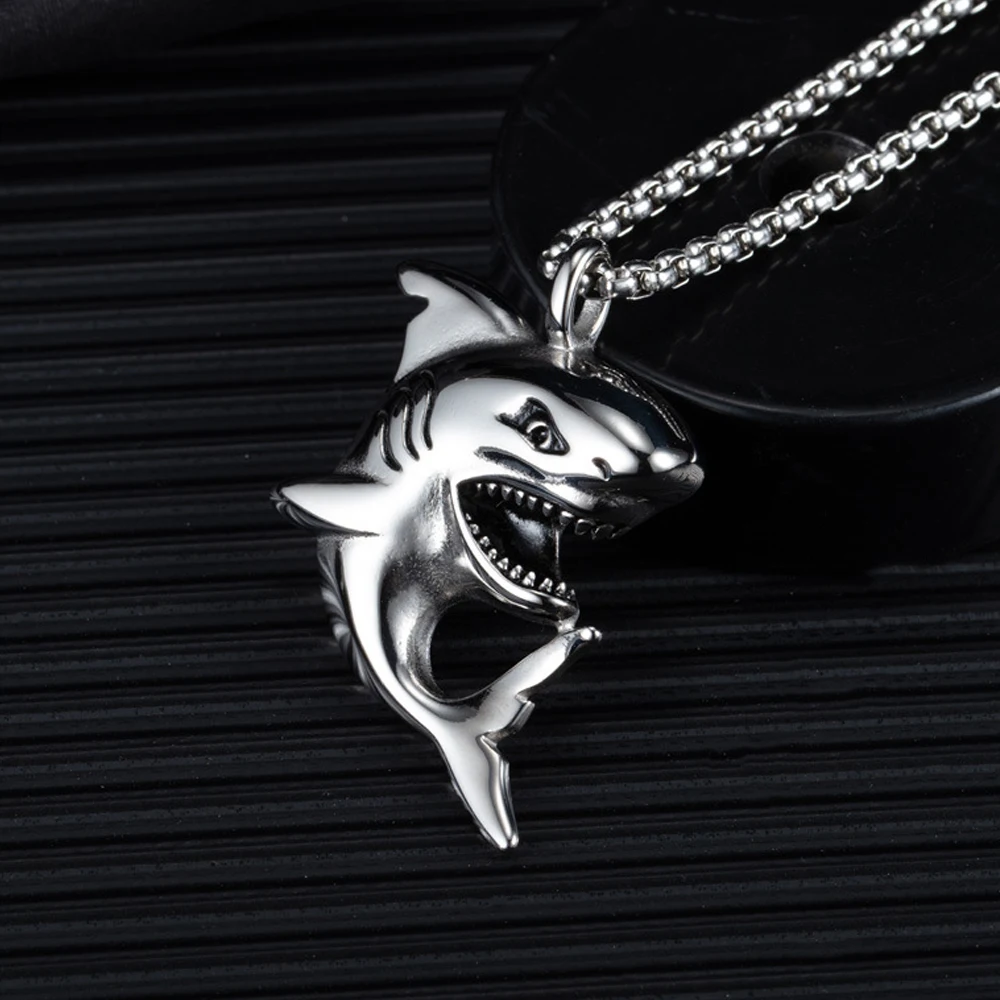 « Pendentif Requin Personnalisé pour Hommes » – Test et Avis