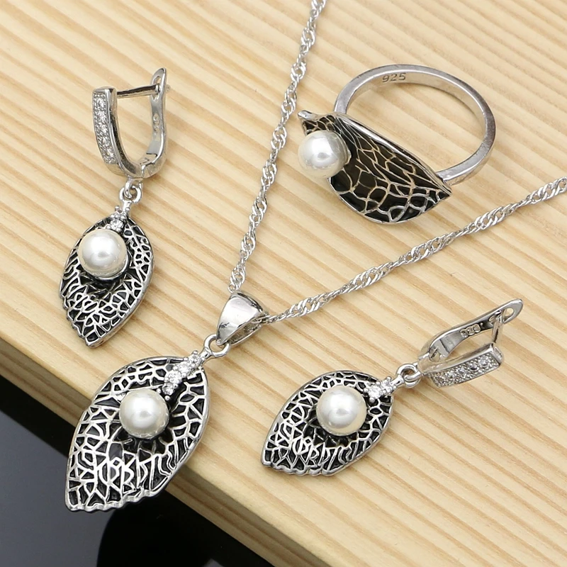 Boucles d’oreilles classiques en émail noir – Test et Avis