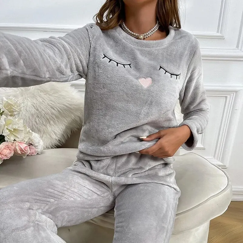 Pyjama chaud en glouton pour femme. – Test et Avis