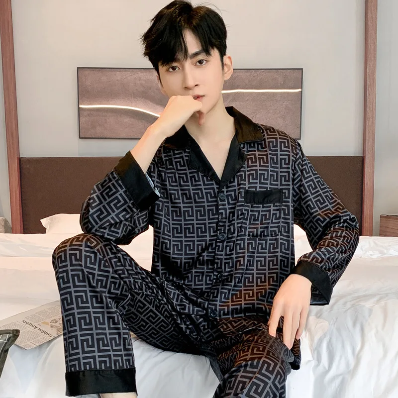 « Pyjamas hommes satinés pour un confort luxueux » – Test et Avis